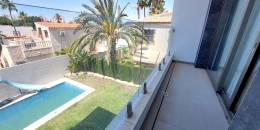 Resale - Villa - Torrevieja