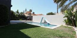 Resale - Villa - Torrevieja