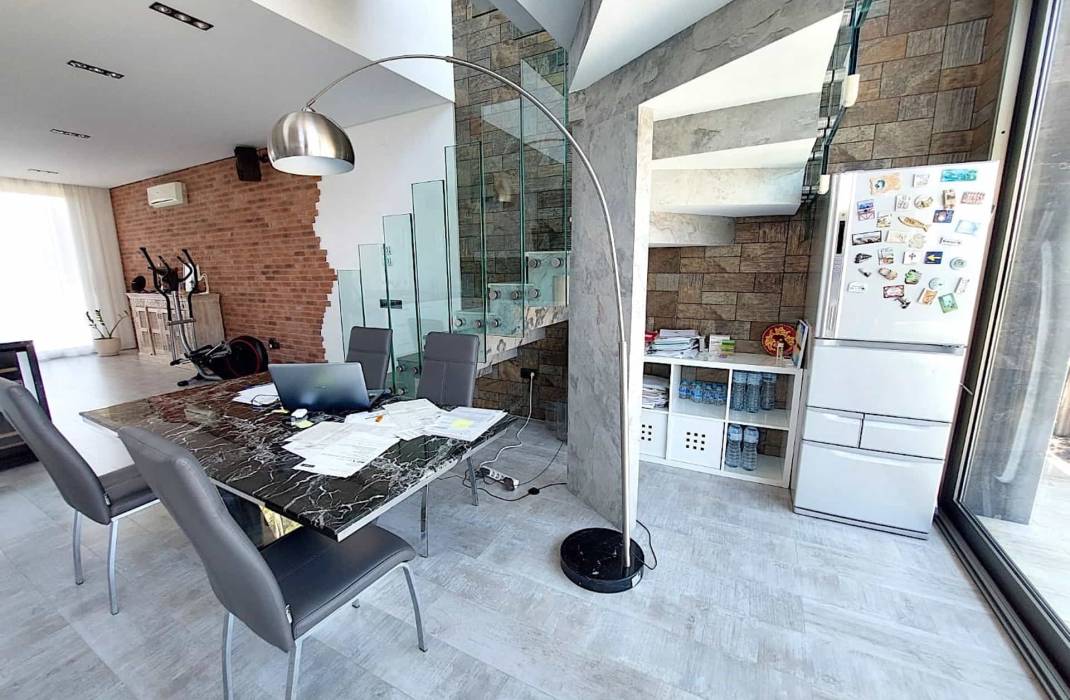 Resale - Villa - Torrevieja