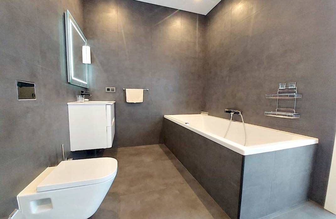 Resale - Villa - Torrevieja