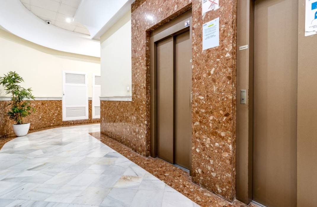 Revente - Appartement - Torrevieja - Caritas m 2
