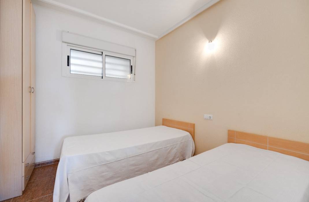 Revente - Appartement - Torrevieja - Caritas m 2