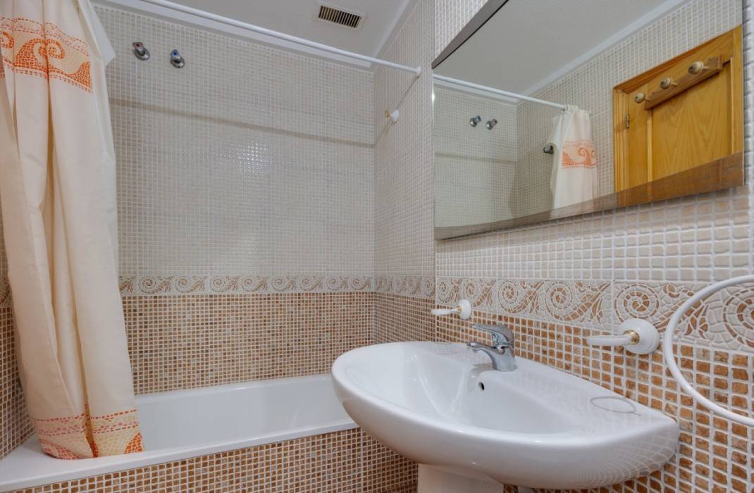 Revente - Appartement - Torrevieja - Caritas m 2