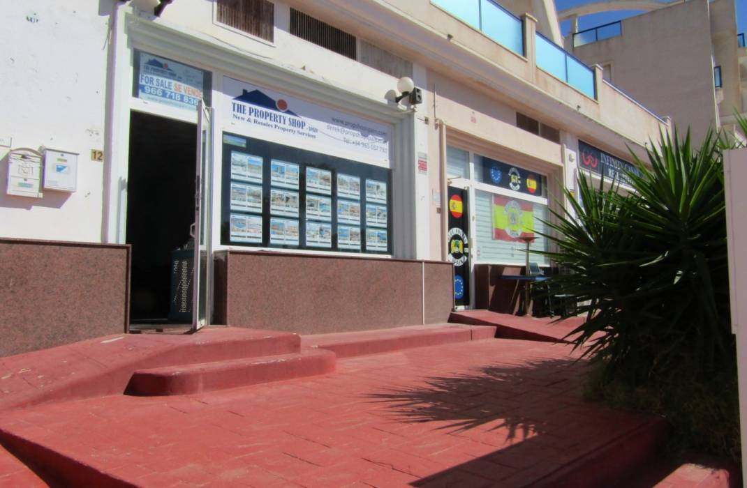 Revente - commercial - Cabo Roig
