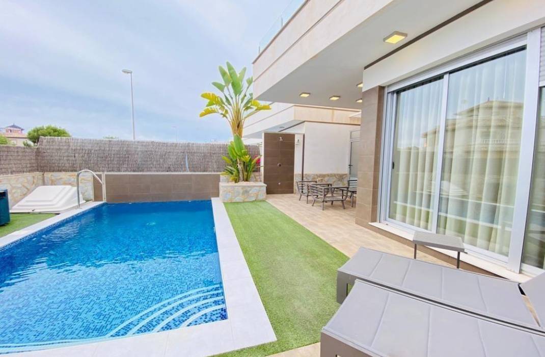 Revente - Villa - Orihuela Costa - Montezenia