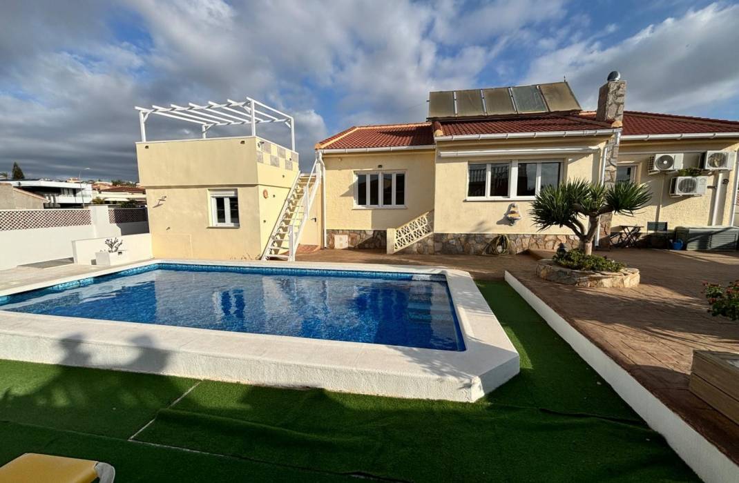 Revente - Vrijstaand Huis / Villa - Ciudad Quesada