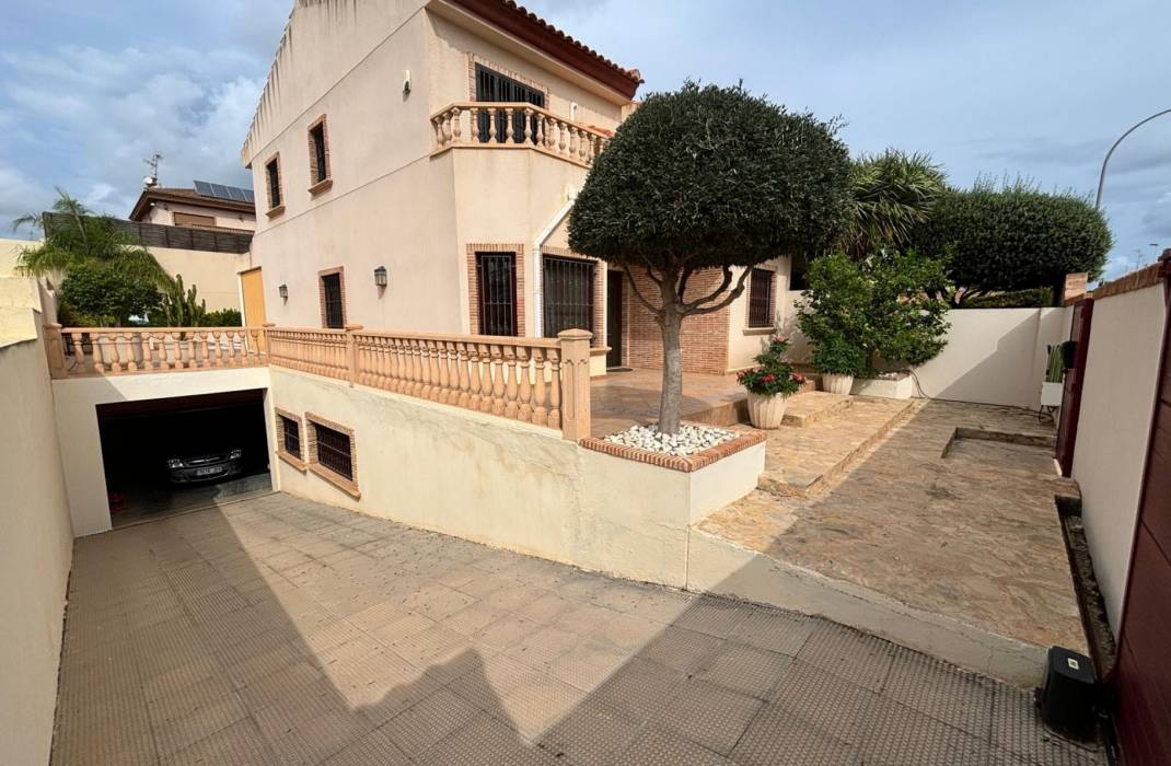 Revente - Vrijstaand Huis / Villa - Torrevieja Centro - Torrevieja