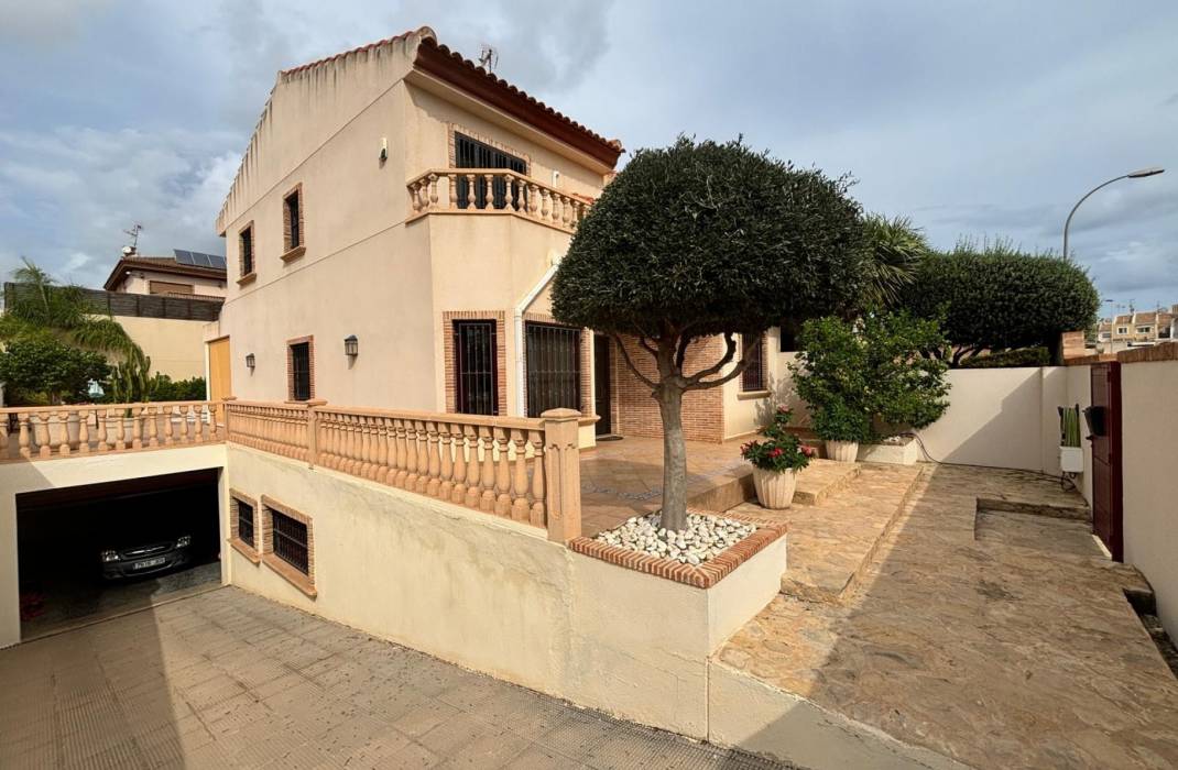 Revente - Vrijstaand Huis / Villa - Torrevieja Centro - Torrevieja