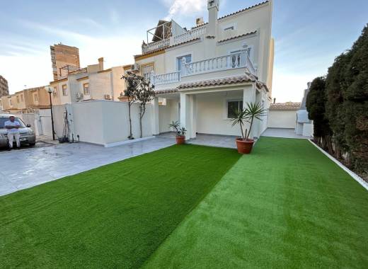 Terraced house - Resale - Torrevieja - Parque las naciones