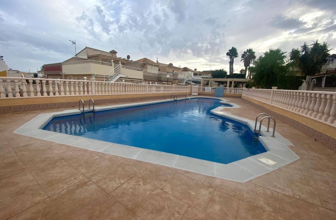 Venta - Bungalow - Torrevieja - Los altos