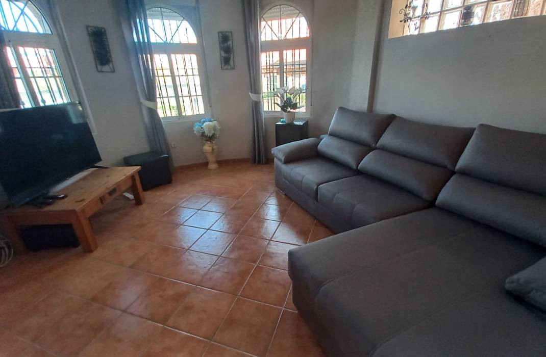 Venta - Villa independiente - Los Montesinos - La Herada