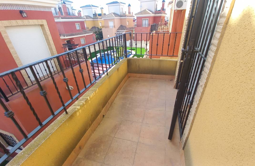 Venta - Villa independiente - Los Montesinos - La Herada