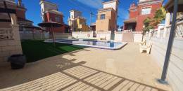 Venta - Villa independiente - Los Montesinos - La Herada