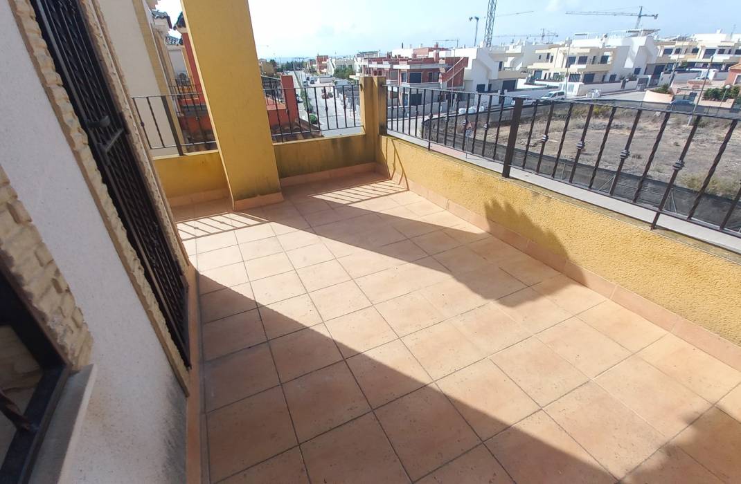 Venta - Villa independiente - Los Montesinos - La Herada