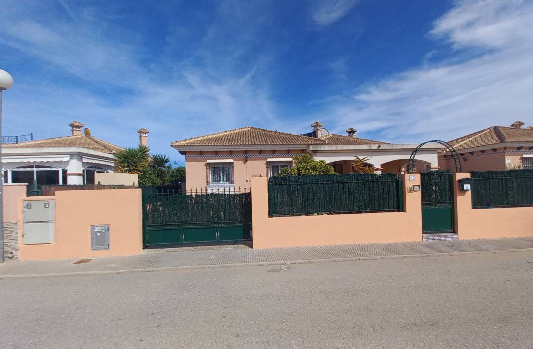 Venta - Villa independiente - Los Montesinos - La Herrada