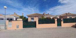 Venta - Villa independiente - Los Montesinos - La Herrada