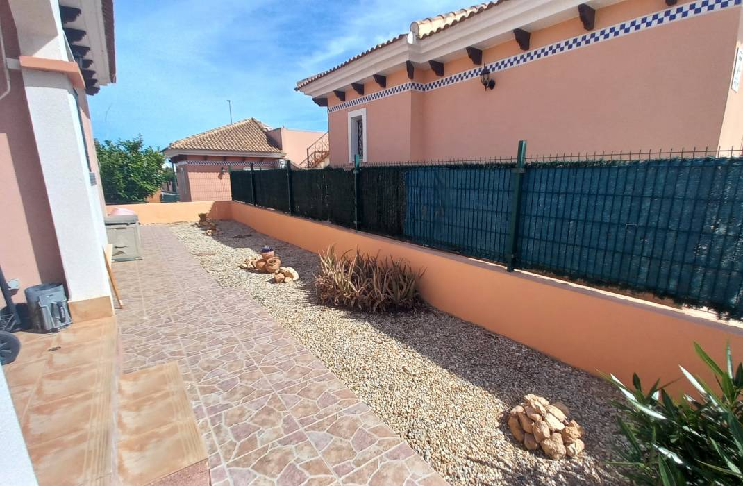 Venta - Villa independiente - Los Montesinos - La Herrada