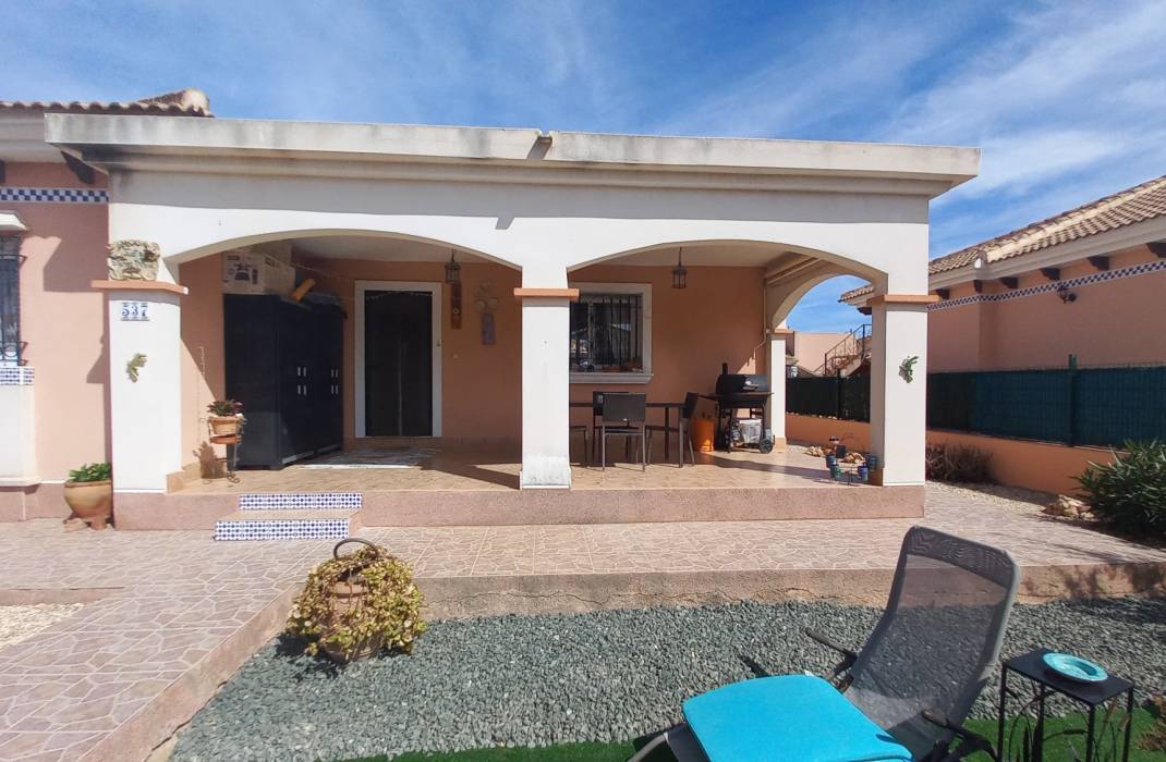 Venta - Villa independiente - Los Montesinos - La Herrada