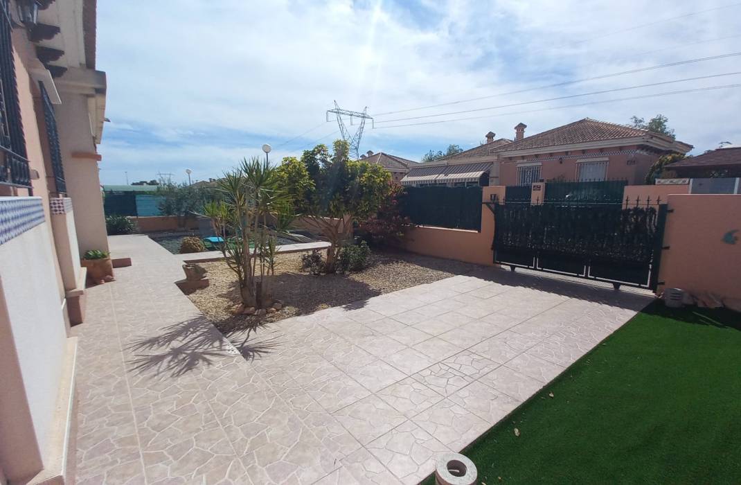 Venta - Villa independiente - Los Montesinos - La Herrada