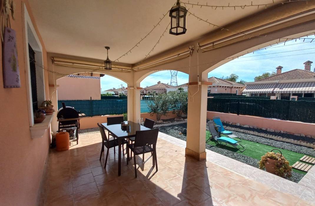 Venta - Villa independiente - Los Montesinos - La Herrada