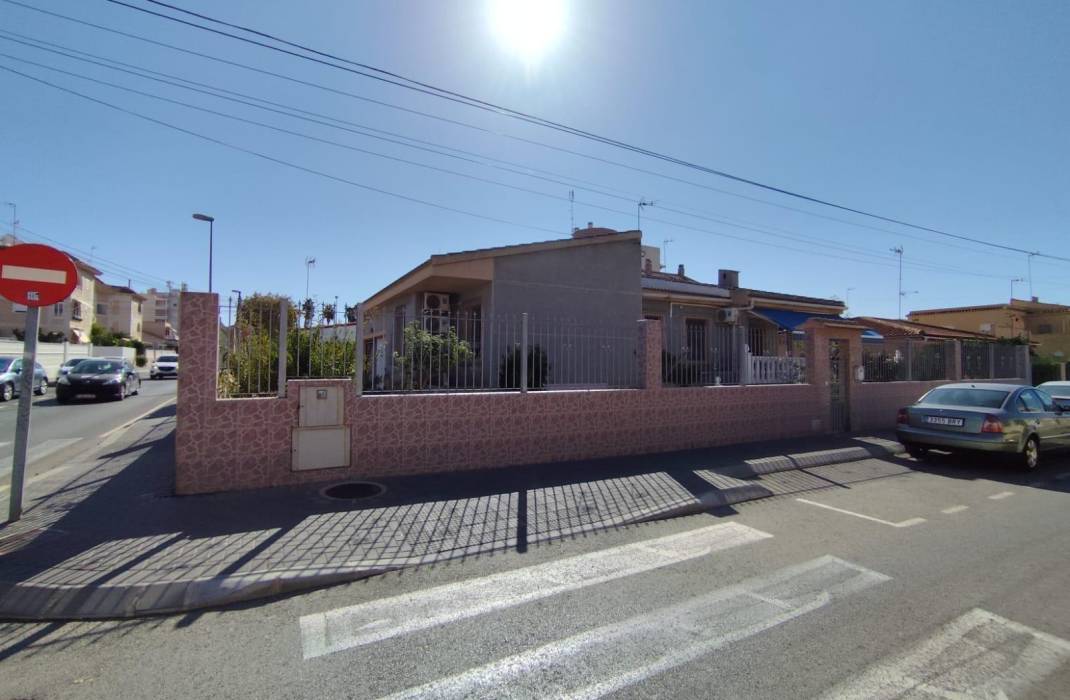 Venta - Villa - Torrevieja - Playa de los locos