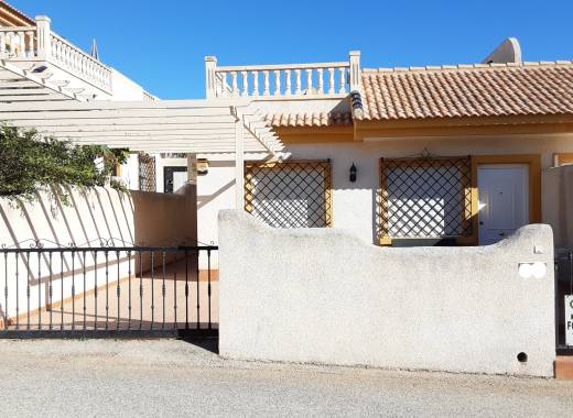 Villa Adosada - Venta - Los Montesinos - Urbanizacion montesol