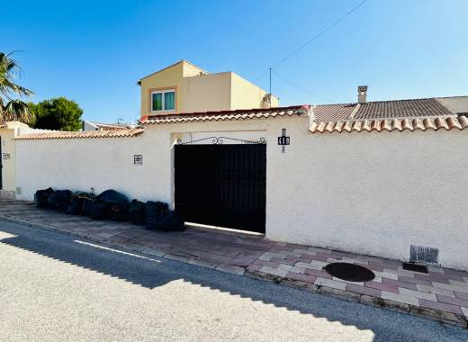 Villa - Resale - Torrevieja - La Siesta - El Salado -  Torreta