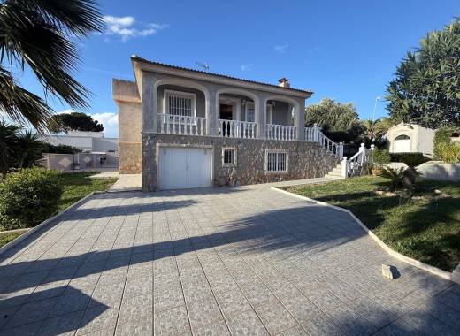 Villa - Resale - Torrevieja - Los Balcones - Los Altos del Edén