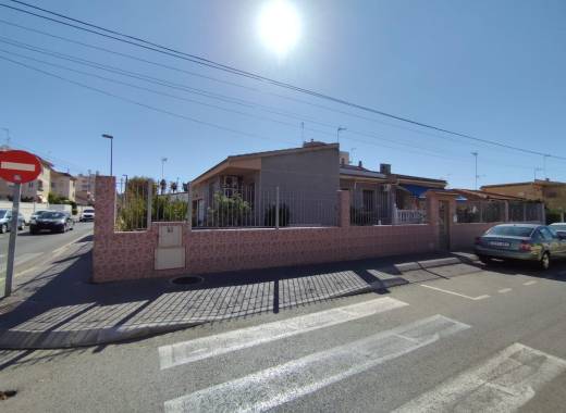 Villa - Resale - Torrevieja - Playa de los locos