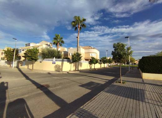 Villa - Venta - Torrevieja - JJT-52908